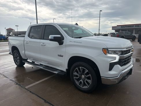 Used 2025 Chevrolet Silverado 1500 LT image 3