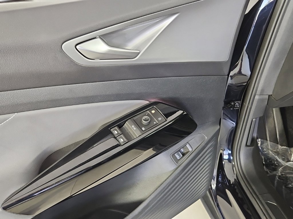 Used 2023 Volkswagen ID.4 S RWD image 12