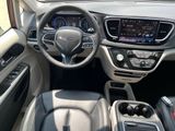 Used 2023 Chrysler Pacifica Touring-L image 2
