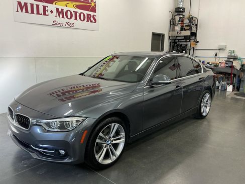 Used 2018 BMW 330i xDrive Sedan w/ Convenience Package AWD/4WD image 3