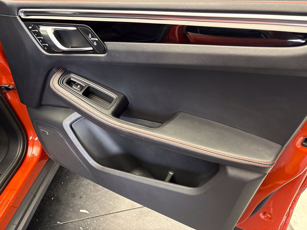 Certified 2023 Porsche Macan Turbo AWD/4WD image 23