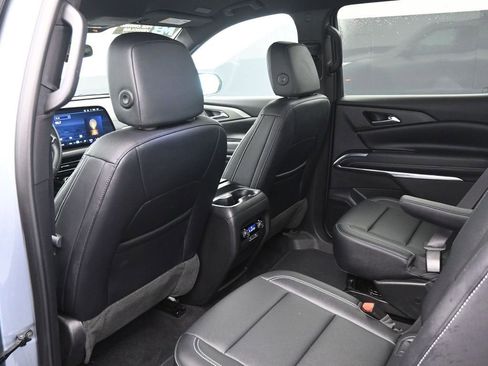 Used 2025 Chevrolet Traverse LT image 24