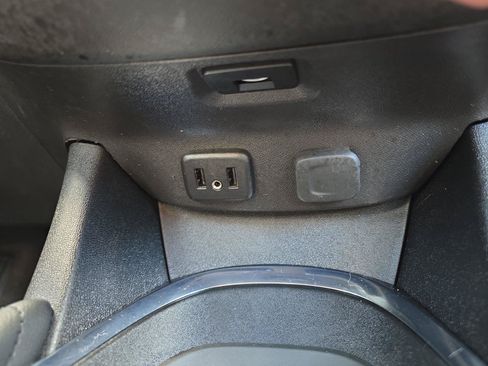 Used 2018 Chevrolet Malibu Hybrid w/ Leather Package FWD image 26