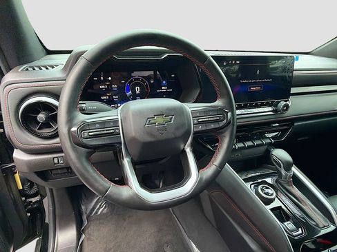 Used 2025 Chevrolet Colorado Z71 w/ Technology Package AWD/4WD image 11
