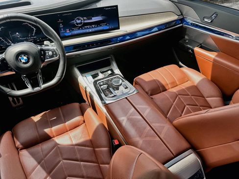 Certified 2024 BMW 760i xDrive w/ Premium Package 2 AWD/4WD image 24