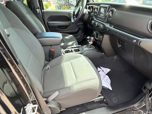 Used 2023 Jeep Wrangler Unlimited Sport AWD/4WD image 15