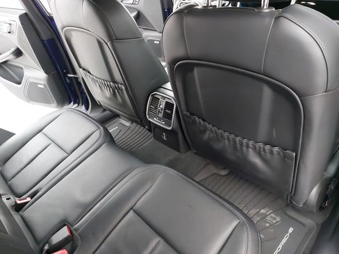 Certified 2023 Porsche Macan Turbo image 13