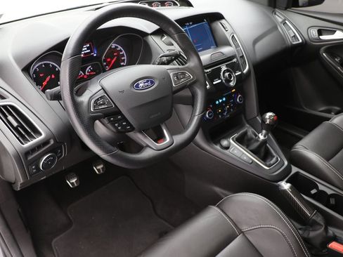 Used 2018 Ford Focus ST w/ Equipment Group 402A FWD image 18