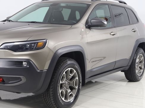 Used 2020 Jeep Cherokee Trailhawk w/ Cold Weather Group AWD/4WD image 48