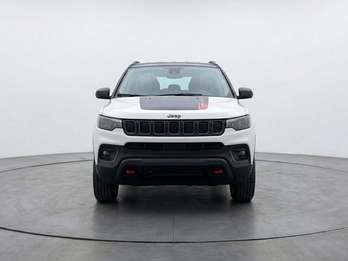 Used 2025 Jeep Compass Trailhawk AWD/4WD image 2