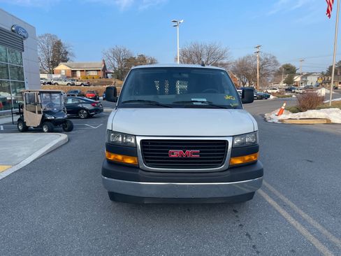 Used 2024 GMC Savana 2500 w/ Driver Convenience Package image 9