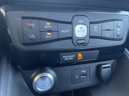 Used 2018 Nissan Leaf SV w/ Protection Package image 25