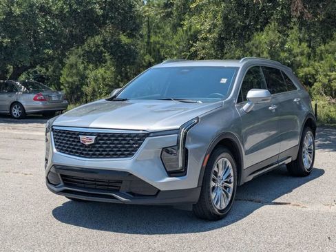 Used 2025 Cadillac XT4 Premium Luxury FWD image 7