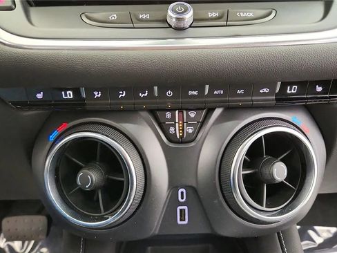 Used 2024 Chevrolet Blazer LT w/ Convenience Package FWD image 26