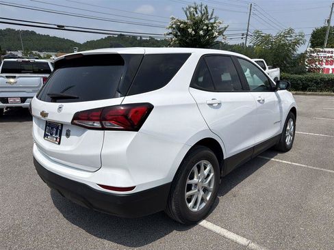 Used 2023 Chevrolet Equinox LS w/ LS Convenience Package FWD image 5