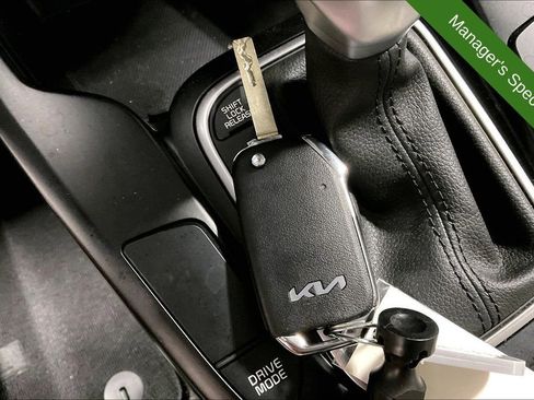 Used 2025 Kia Soul LX w/ LX Technology Package FWD image 12