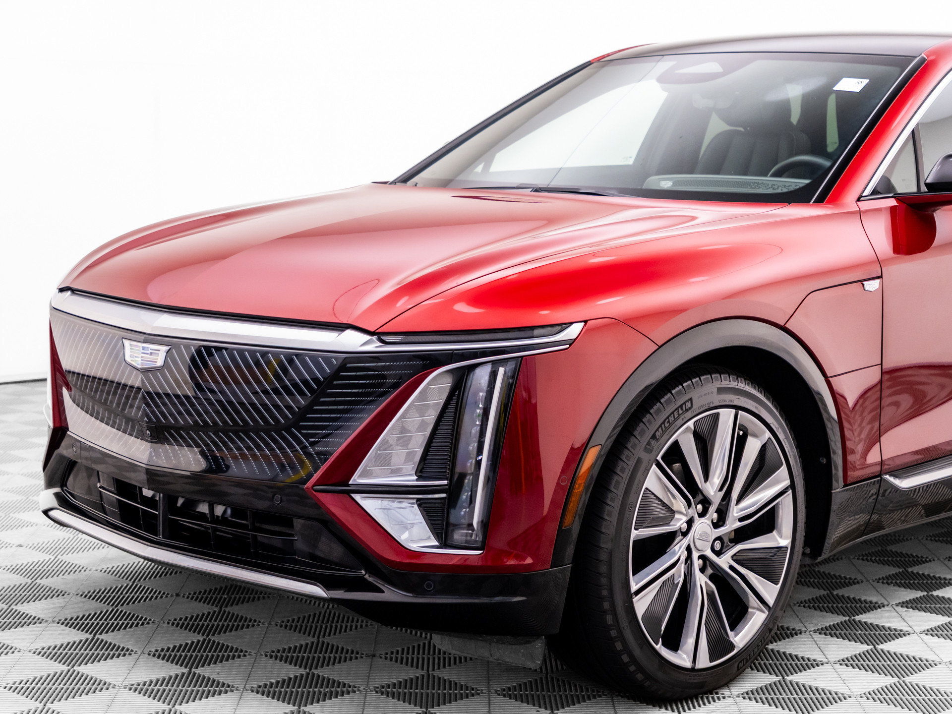 Certified 2025 Cadillac Lyriq Luxury w/ LPO, Floor Liner Package AWD/4WD image 42
