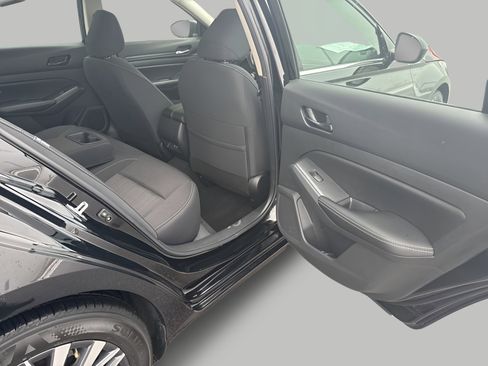 Used 2024 Nissan Altima 2.5 SV image 11