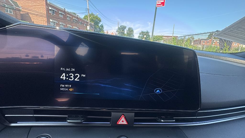 Used 2025 Hyundai Elantra SEL FWD image 20