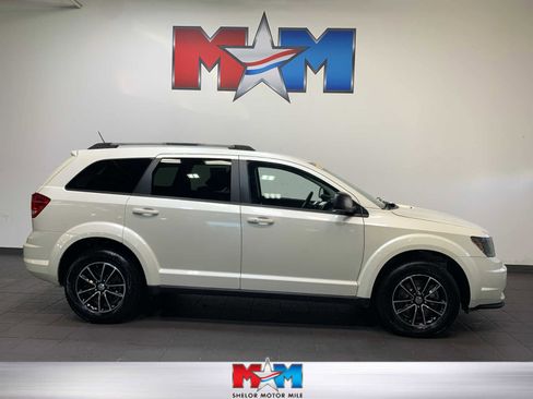 Used 2017 Dodge Journey SE w/ Blacktop Package image 1
