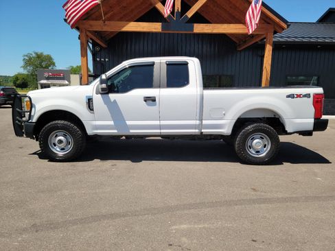 Used 2017 Ford F250 XL w/ Power Equipment Group AWD/4WD image 18