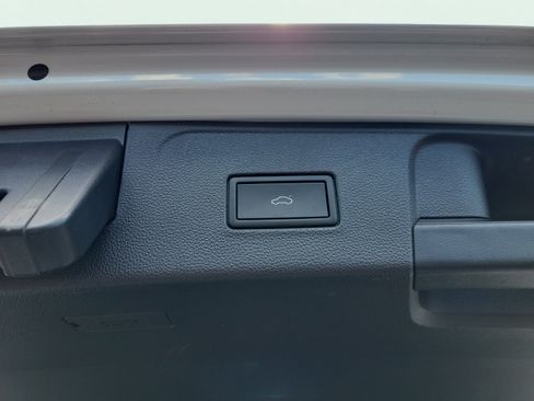 Used 2024 Volkswagen Atlas SE FWD image 14