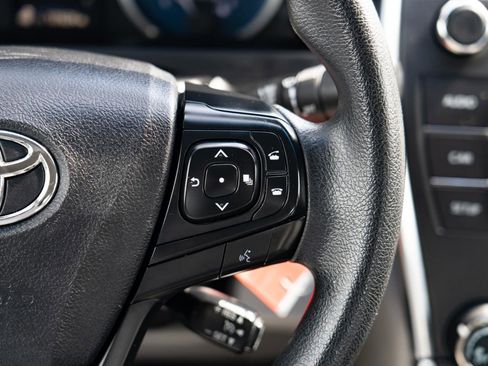 Used 2016 Toyota Camry LE image 18