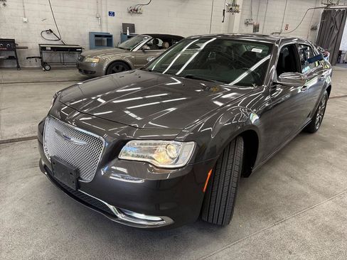 Used 2019 Chrysler 300 Limited AWD/4WD image 1