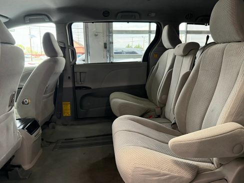 Used 2012 Toyota Sienna LE FWD image 25