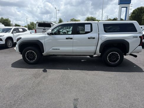 Used 2024 Toyota Tacoma TRD Off-Road AWD/4WD image 7