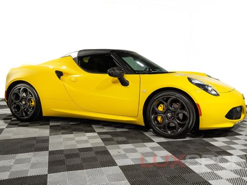 Used 2016 Alfa Romeo 4C Spider RWD image 2