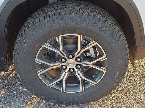 New 2026 GMC Acadia AT4 image 9