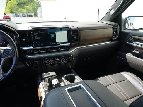 Certified 2022 Chevrolet Silverado 1500 High Country w/ High Country Premium Package AWD/4WD image 23
