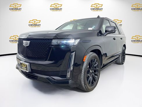 Used 2022 Cadillac Escalade Sport w/ Touring Package RWD image 3