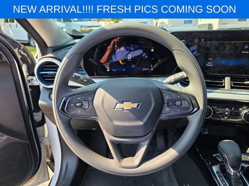 Used 2025 Chevrolet Trax LT FWD image 12