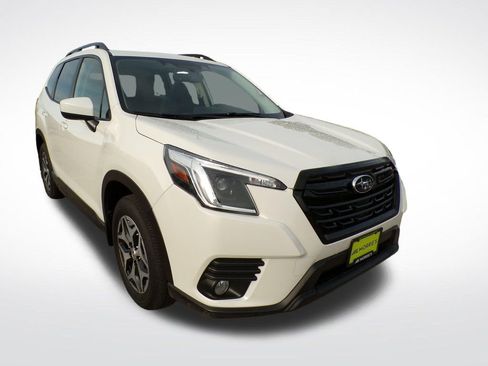 Used 2023 Subaru Forester Premium AWD/4WD image 9