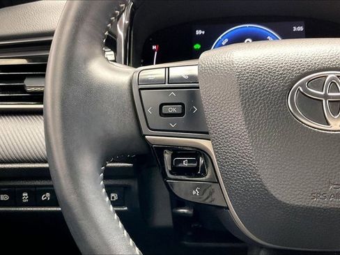 Used 2025 Toyota Camry SE image 20