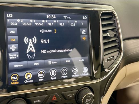 Used 2022 Jeep Grand Cherokee Laredo E image 15