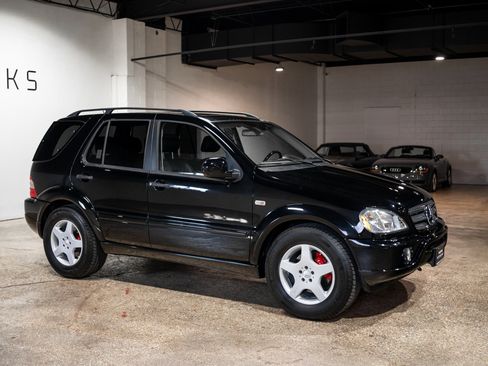 Used 2001 Mercedes-Benz ML 55 AMG 4MATIC image 11
