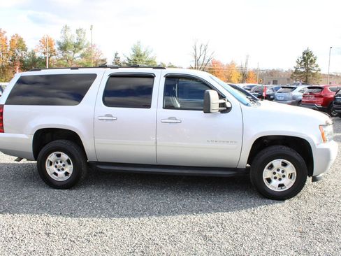 Used 2014 Chevrolet Suburban LS image 6