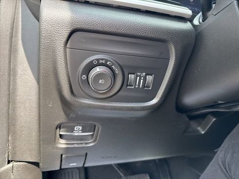 Used 2024 Jeep Grand Cherokee Limited image 42