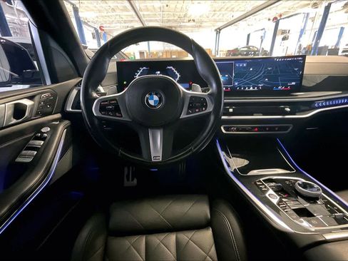 Used 2024 BMW X7 xDrive40i w/ M Sport Package image 5