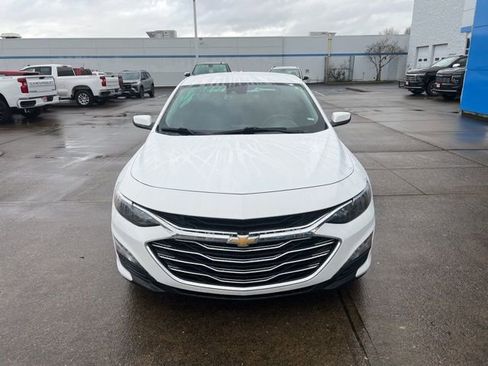 Used 2023 Chevrolet Malibu LT image 2