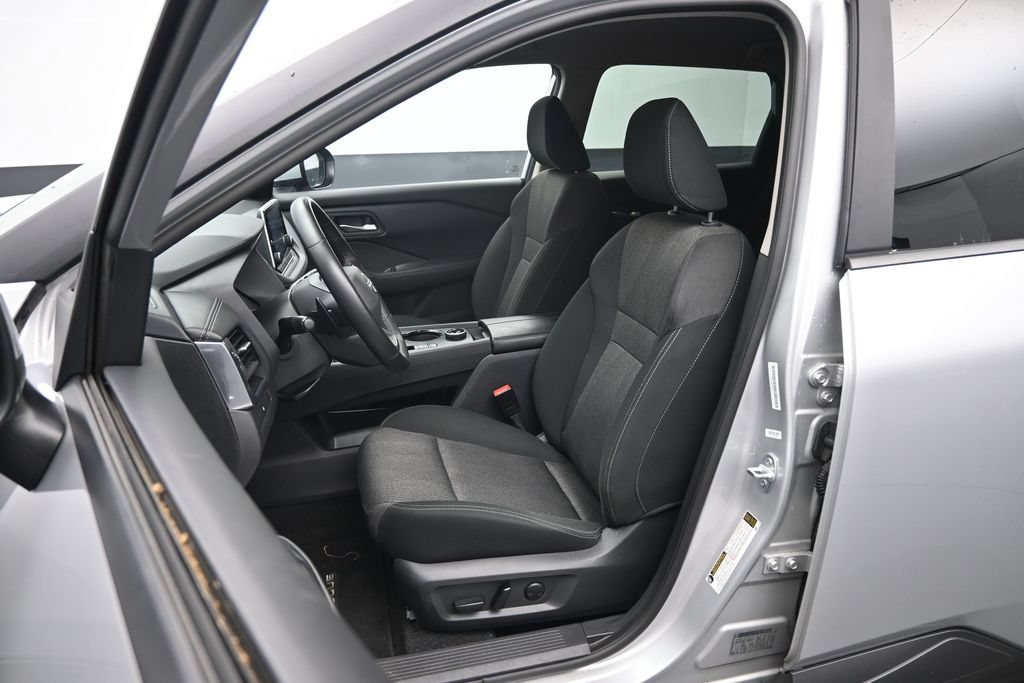 Used 2025 Nissan Rogue SV AWD/4WD image 21