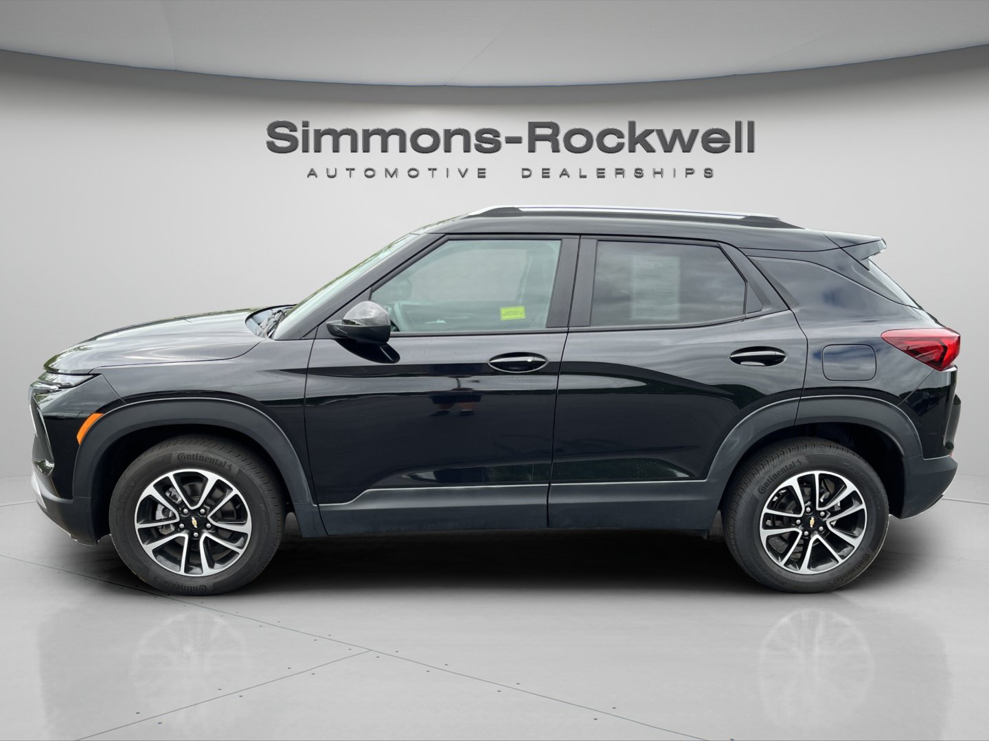 Used 2025 Chevrolet TrailBlazer LT AWD/4WD image 2