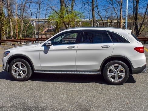 Used 2017 Mercedes-Benz GLC 300 4MATIC image 3