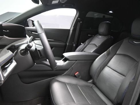 Used 2024 Cadillac XT4 Sport image 19