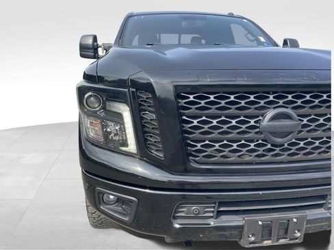 Used 2018 Nissan Titan SV w/ SV Convenience Package AWD/4WD image 18