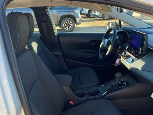 Used 2025 Toyota Corolla LE image 11
