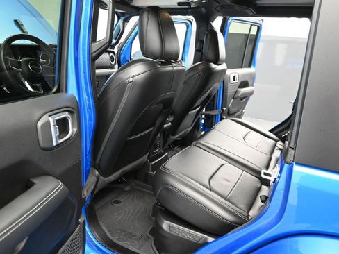 Used 2022 Jeep Wrangler Unlimited Sahara AWD/4WD image 10